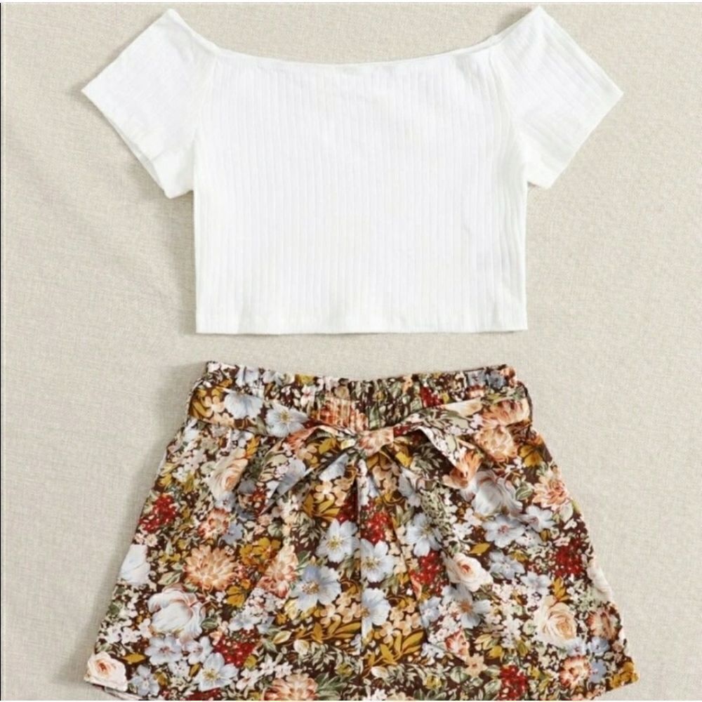 Crop Top & Boho Shorts Set - Picture 2 of 4